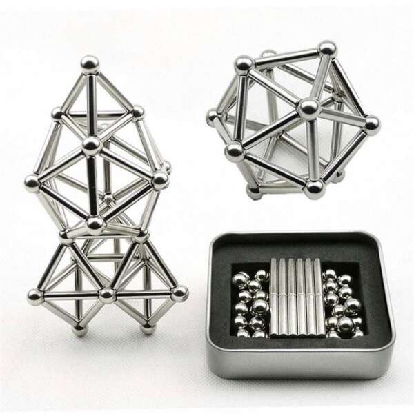 Jucarie magnetica de constructie